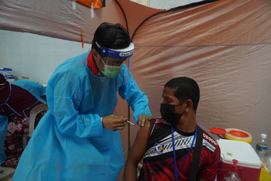 Pelbagai Pihak Tampil Bantu Lancarkan Proses Pemberian Vaksin