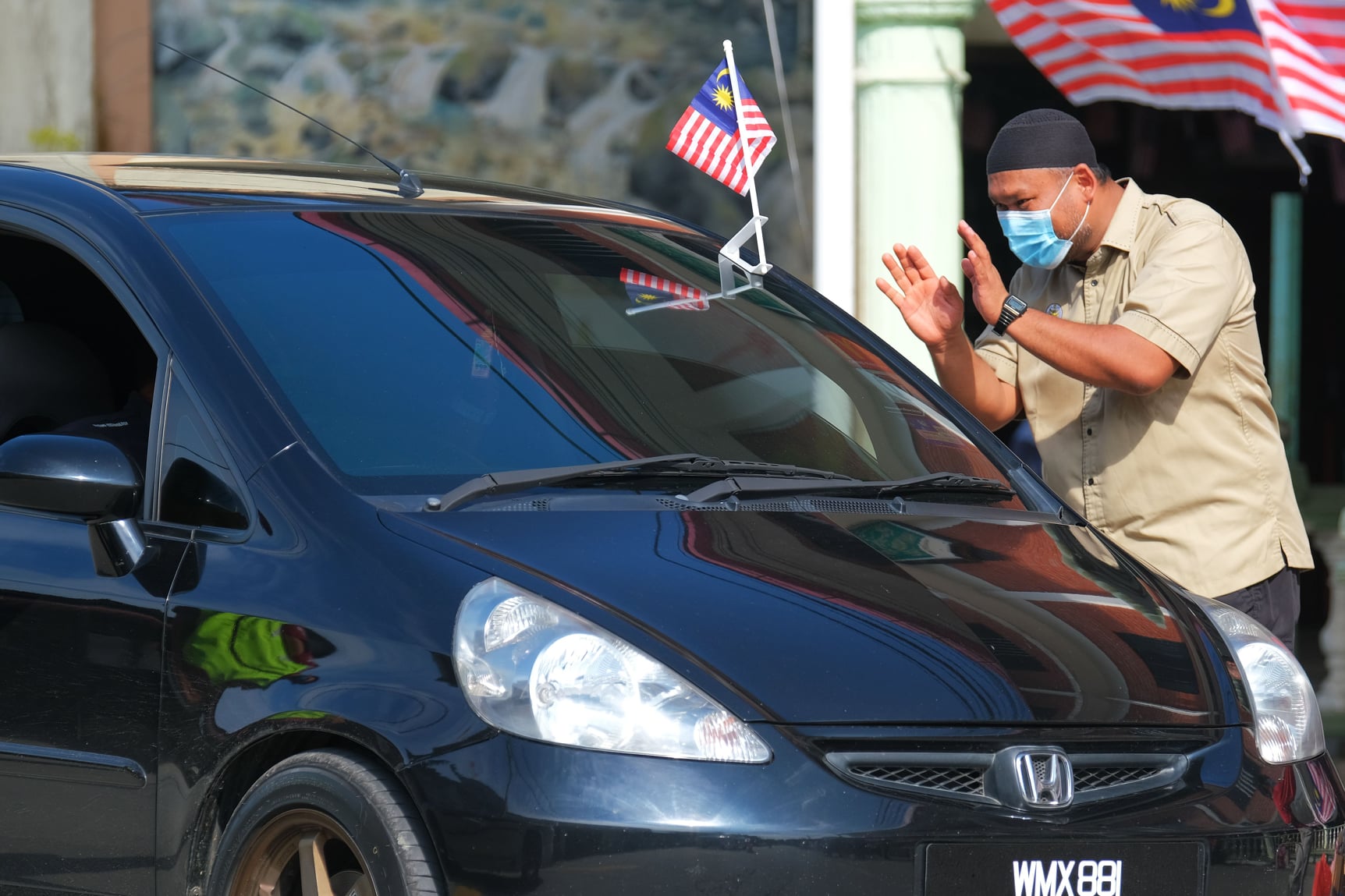 Semarak Merdeka, ADUN Manir Edar Jalur Gemilang
