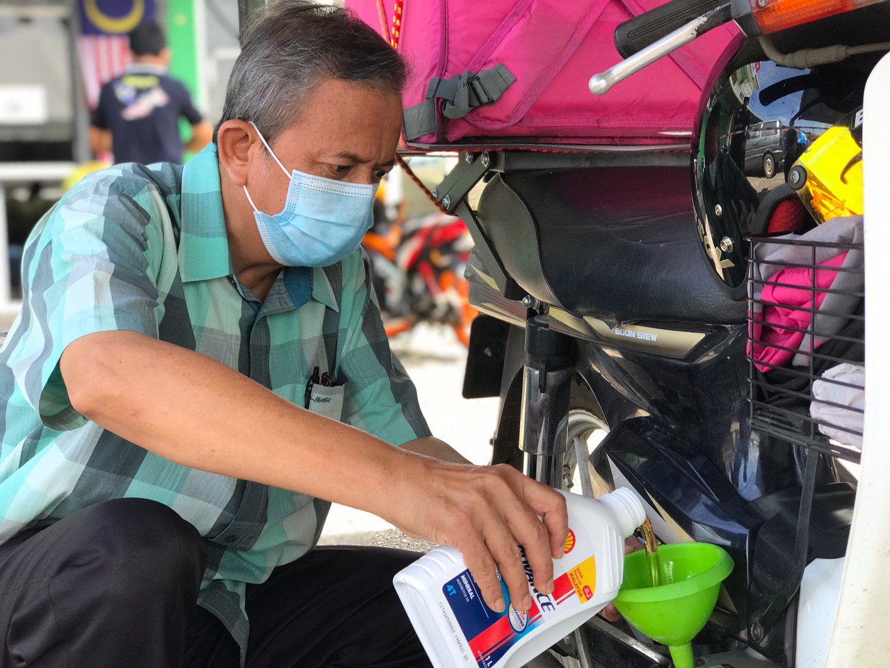 60 Penghantar Makanan Terima Minyak Hitam Percuma
