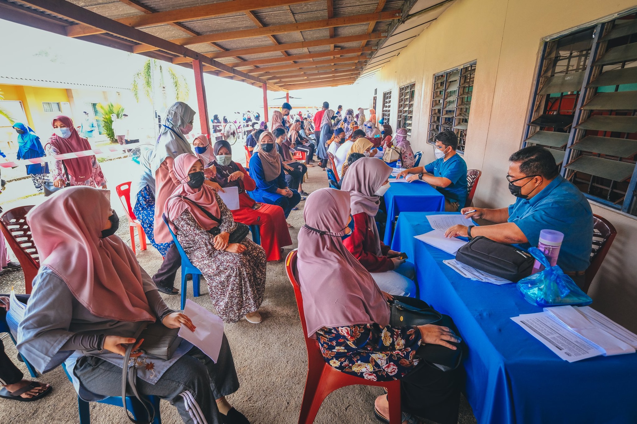 Vaksin Pelajar Sekolah Legakan Ibu Bapa