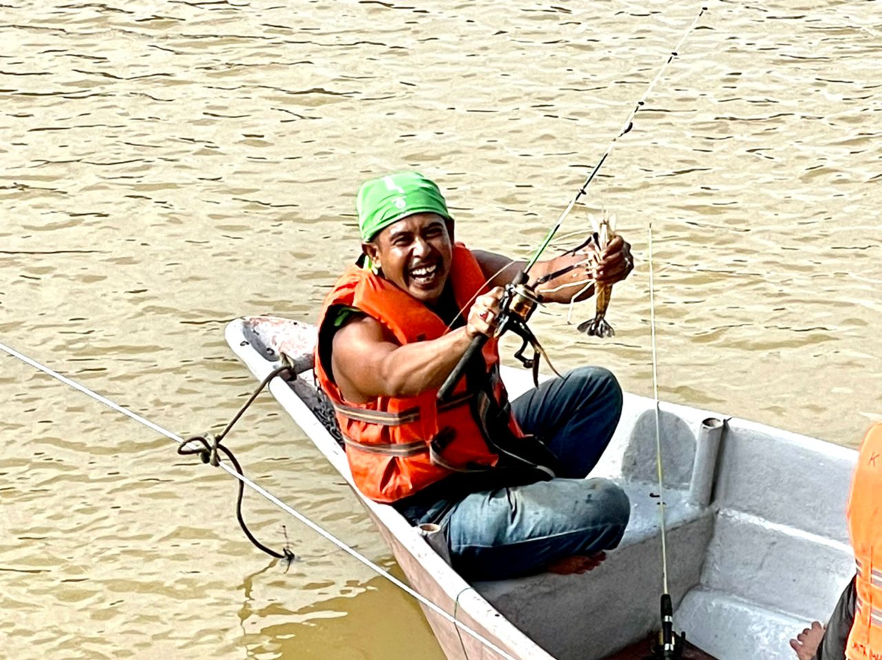 'Ngail Udang Galah' Atas Bot Cetus Fenomena Baharu