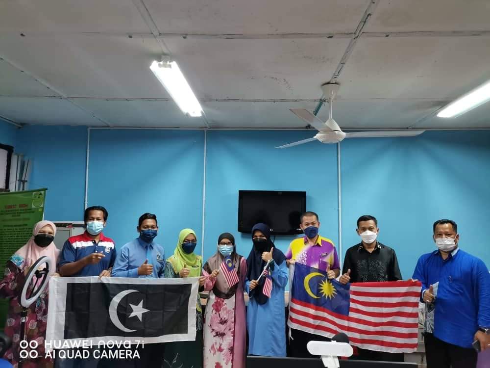 Dua Pelajar SMK Kuala Besut Bergelar Juara Dunia