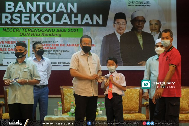 Kerajaan Negeri Agih Bantuan Persekolahan RM100 Untuk Pelajar