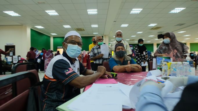 Bantuan Persekolahan Terengganu: Ibu Bapa Luah Rasa Gembira