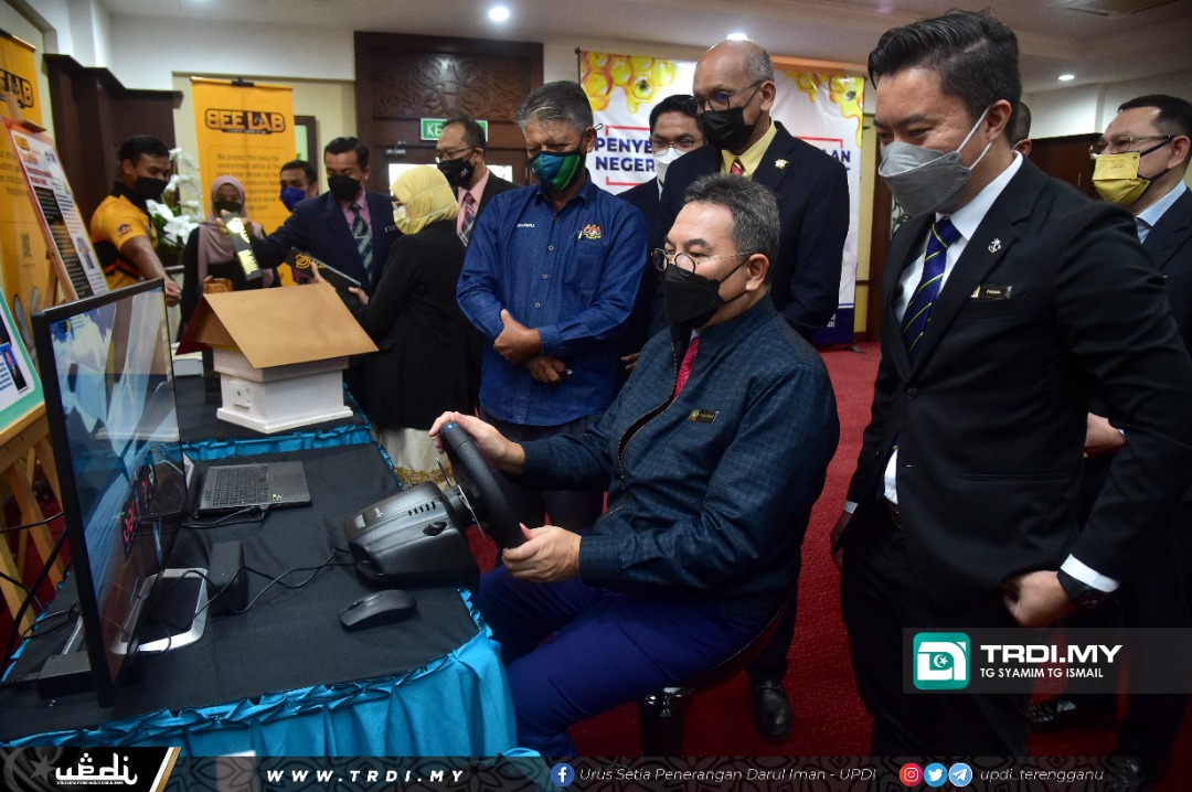 UMT Terima Alat Penguji Madu Lebah