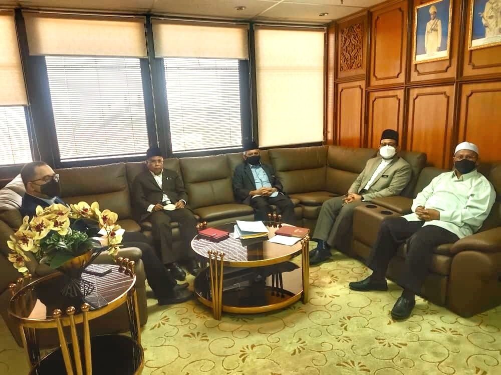 Terengganu Mahu Rapat Saf Solat, Tunggu Keputusan MKN