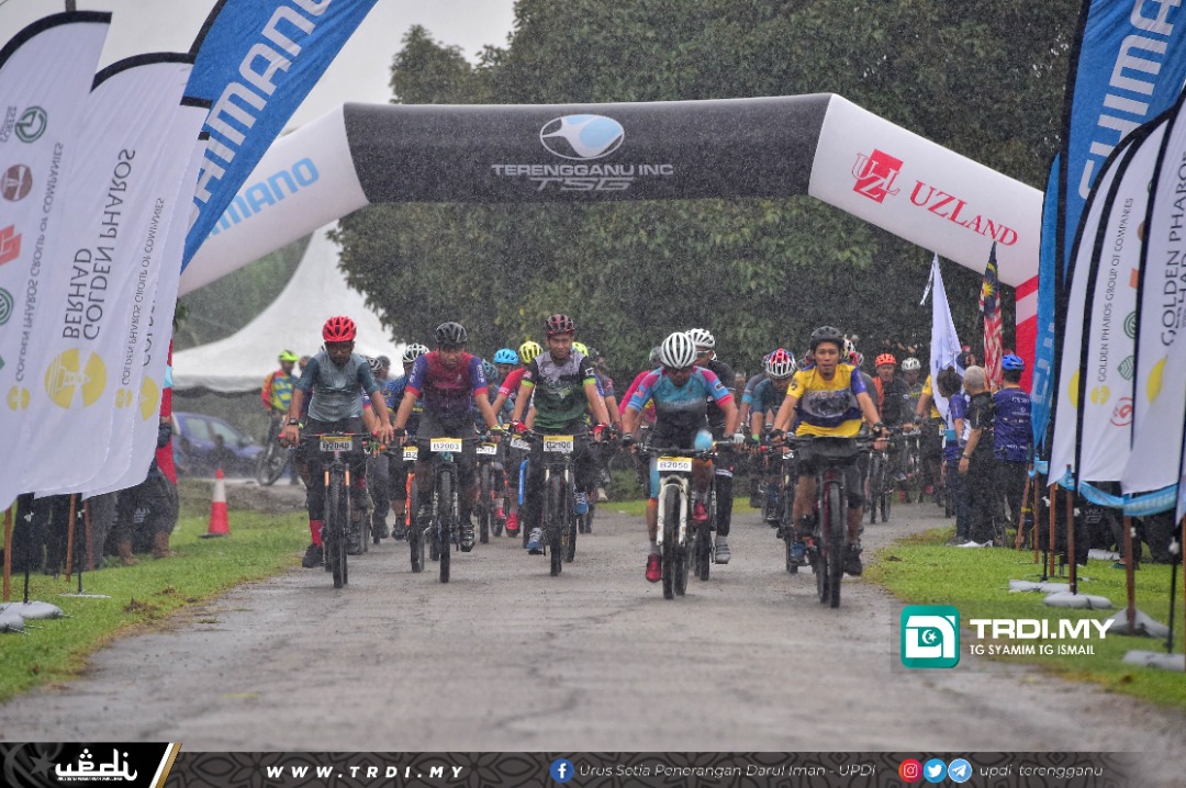 800 Pelumba Pamer Aksi Dalam Hujan Di Golden Monsoon Ride