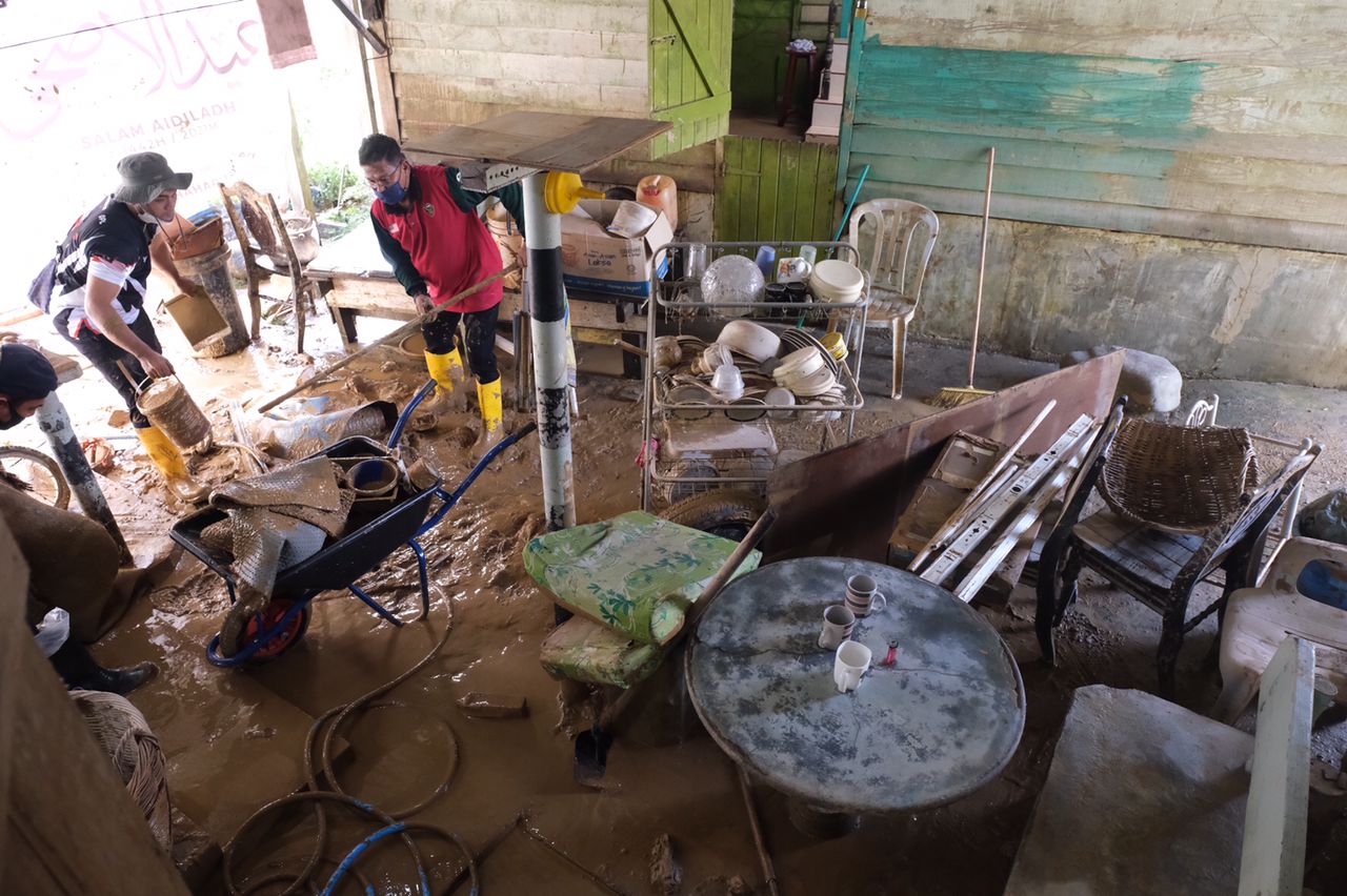 Bersih Lumpur Tebal Cabaran Khidmat Malaysia