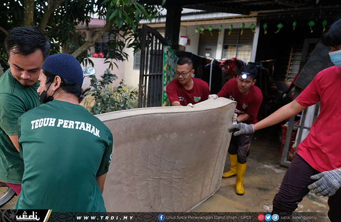 Khidmat Malaysia Kuala Terengganu Bersihkan 180 Rumah Mangsa Banjir