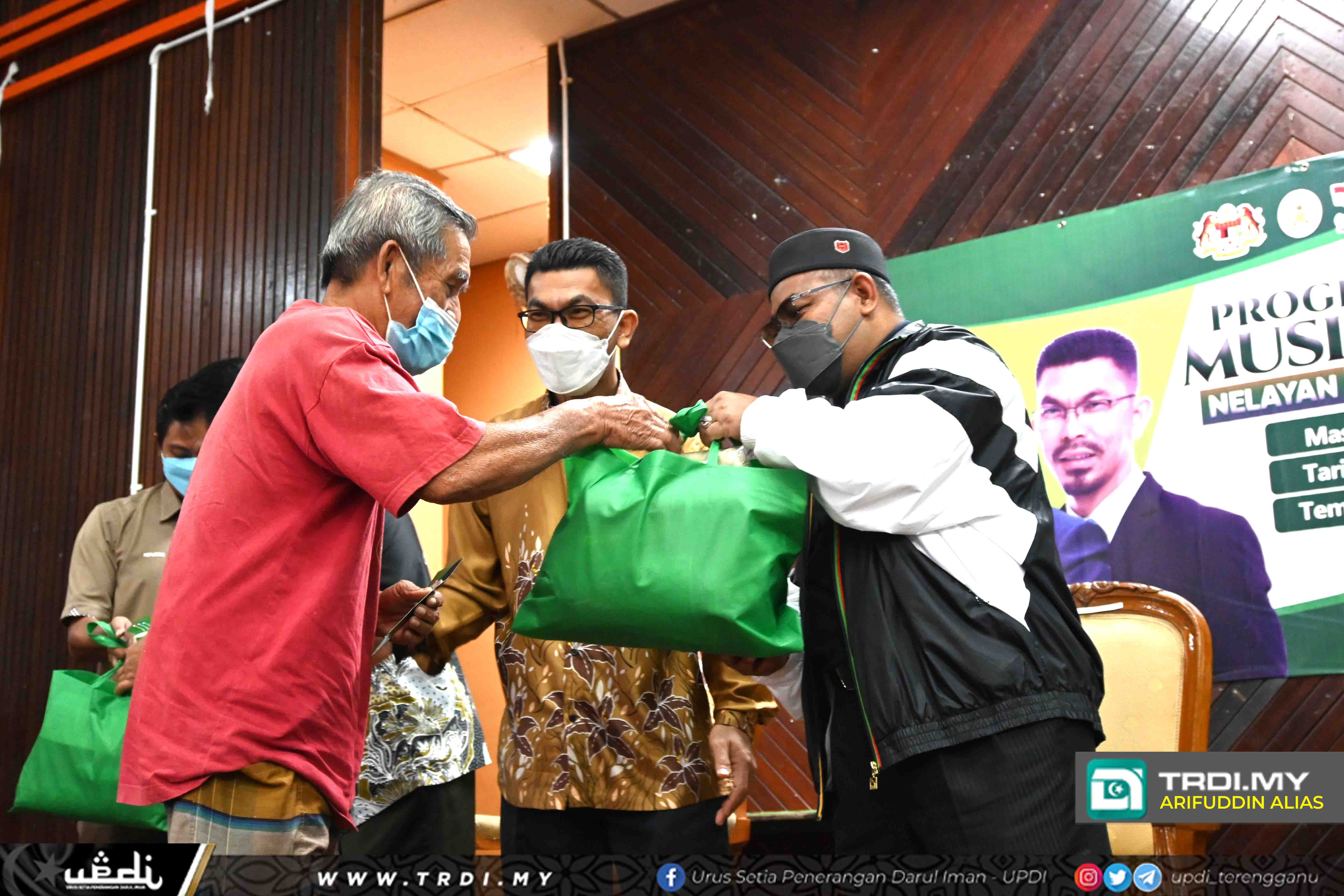 322 Nelayan Seberang Takir Terima Bantuan Tengkujuh