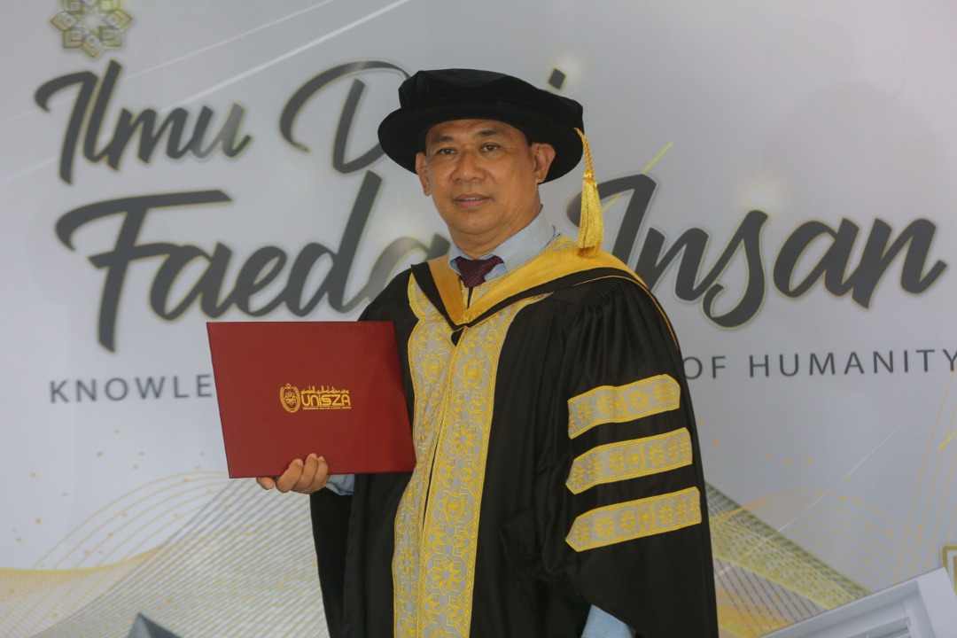 Graduan Cina Terima PhD Pendidikan Di Fakulti Pengajian Islam