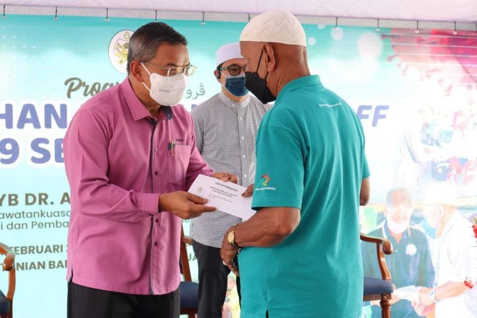 Terengganu Agih RM500 Kepada Warga Tani Positif Covid-19