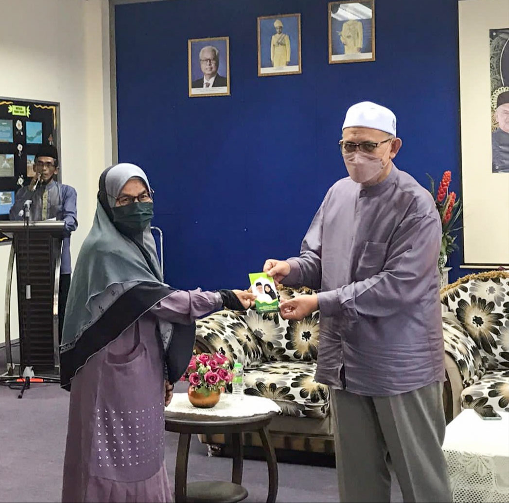 60 Juru Mandi Jenazah dan Pembantu Terima Sumbangan