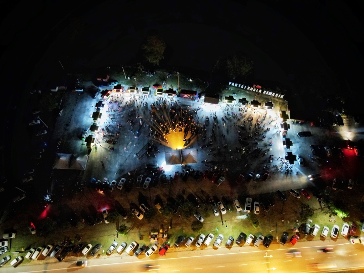 Baru Dibuka, 'Uptown' Pantai Kuala Kemasik Diserbu Penduduk