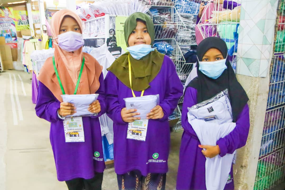 PAYUNG Santuni Anak Yatim, Beli Barang Keperluan Sekolah