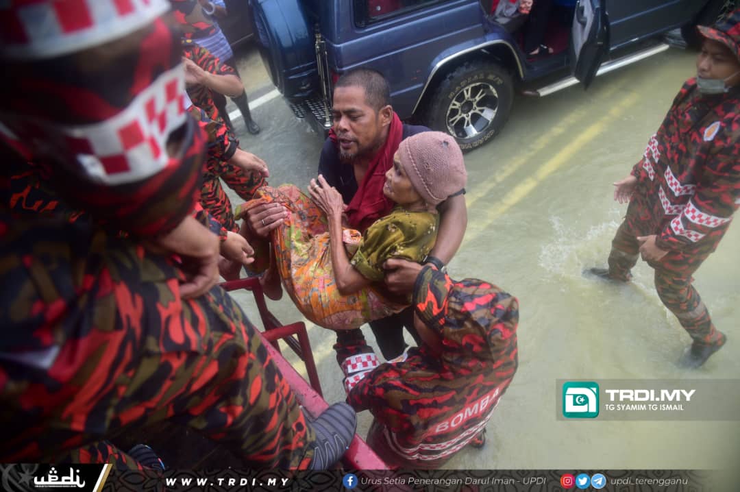 Bomba Atur Helikopter Bantu Mangsa Banjir