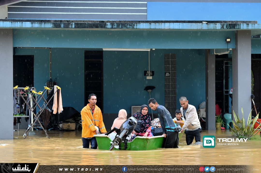 Pengusaha Bot Pulau Kapas Bantu Mangsa Banjir
