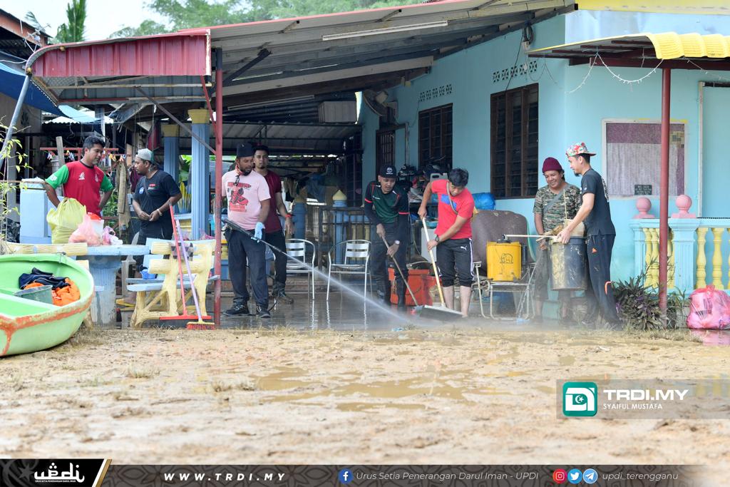 Banjir Surut, Jabatan Amal Mula 'Main Lumpur'