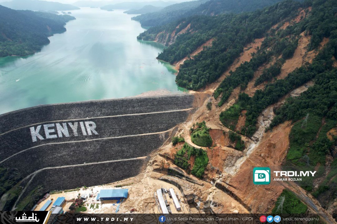 Tanah Runtuh, Aliran Puing Punca Kayu Hanyut Di Kenyir