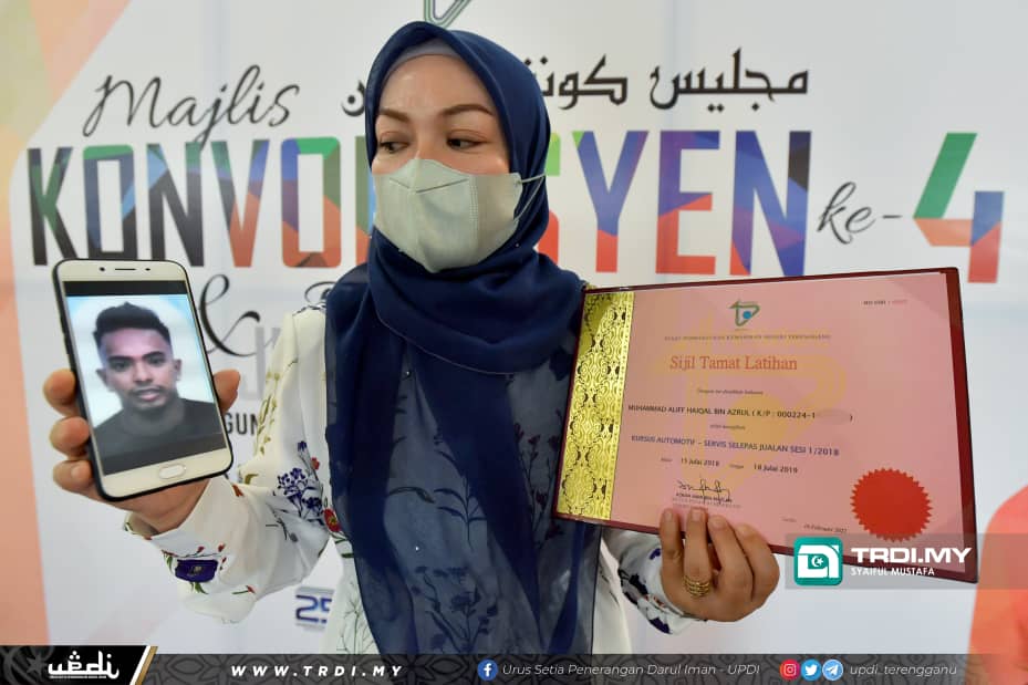 Ibu Tunggal Sebak Terima Skrol Arwah Anak