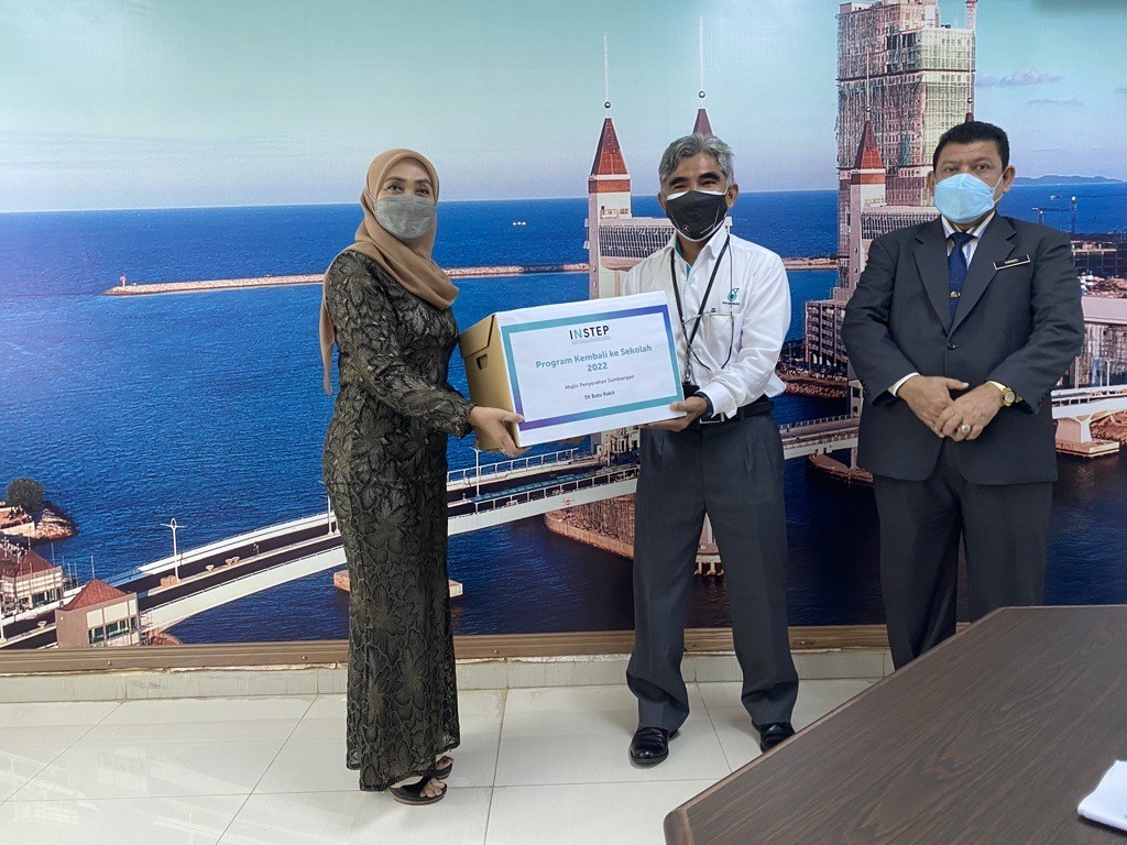 INSTEP Sumbang Bantuan Persekolahan