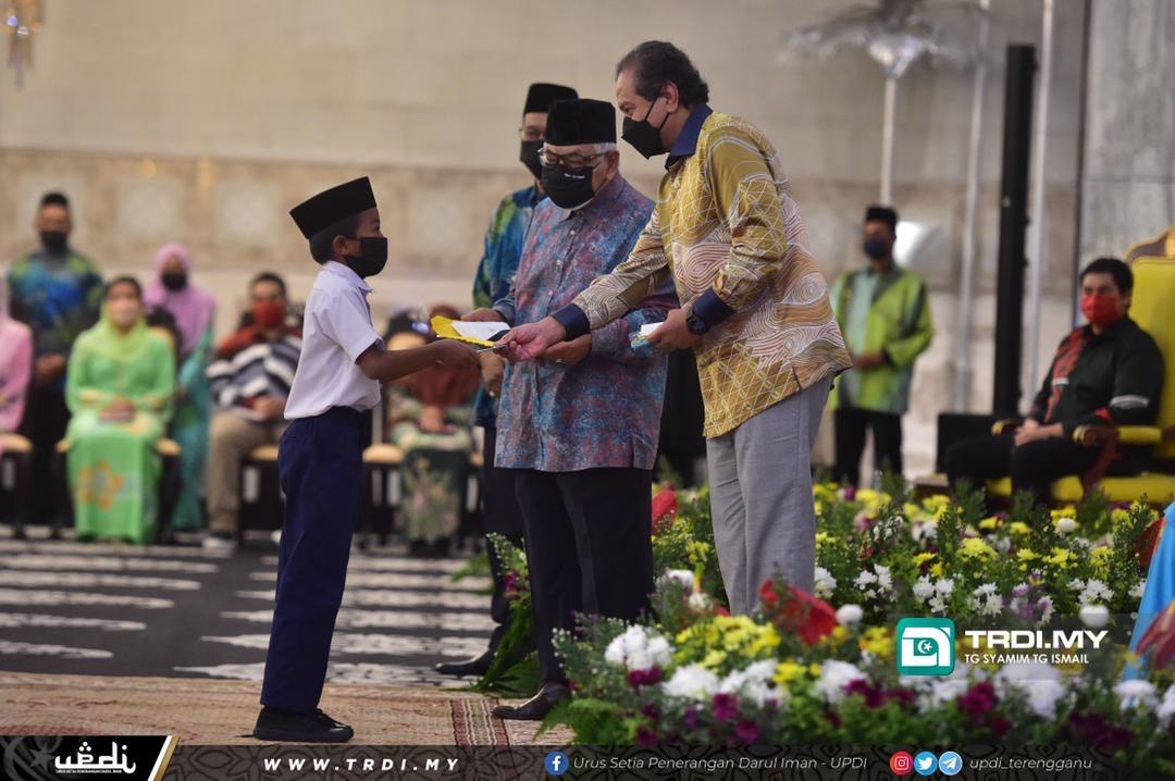 Sultan Mizan Kurnia Sumbangan Fakir Miskin Dan Pelajar Sempena Aidilfitri