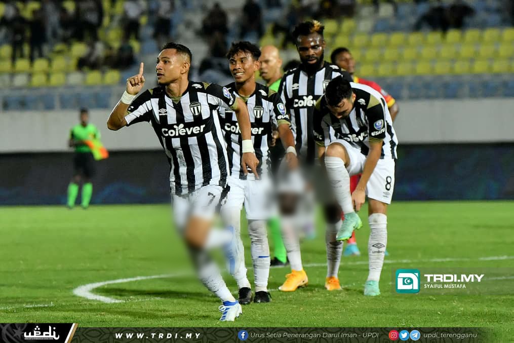 Gergasi Merah 'Tenggelam' Di Pantai Timur