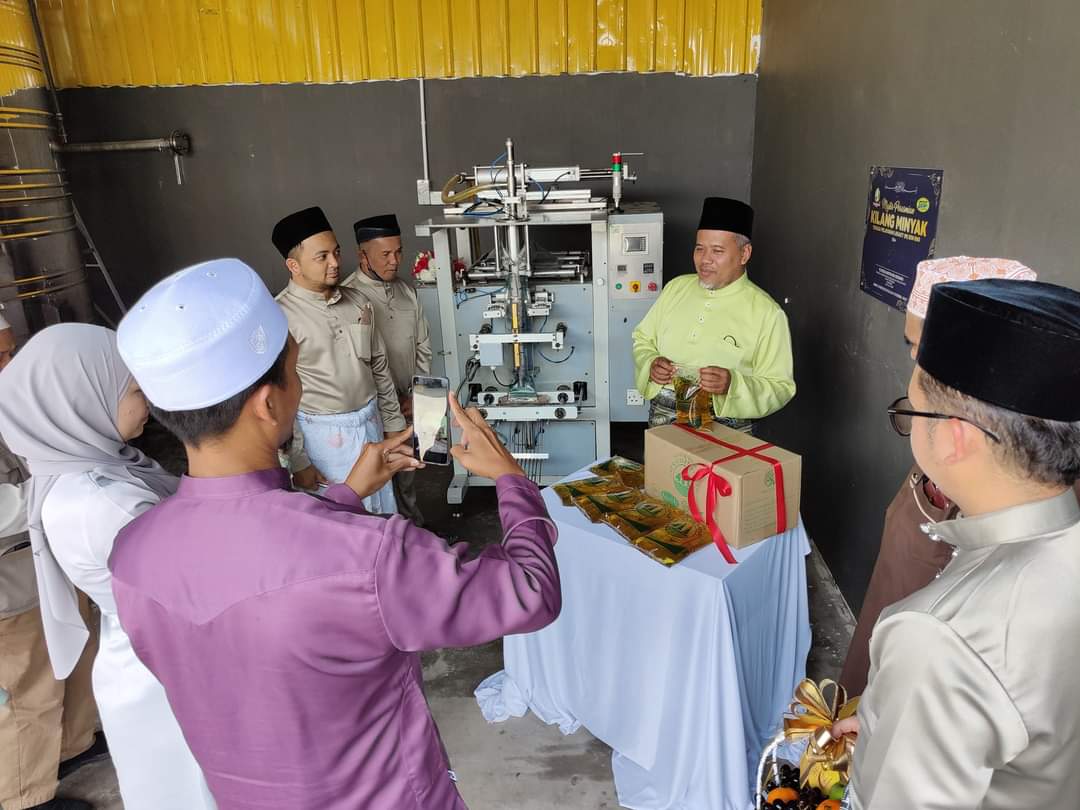 Kilang Minyak Masak Baru Milik Bumiputera Dibuka