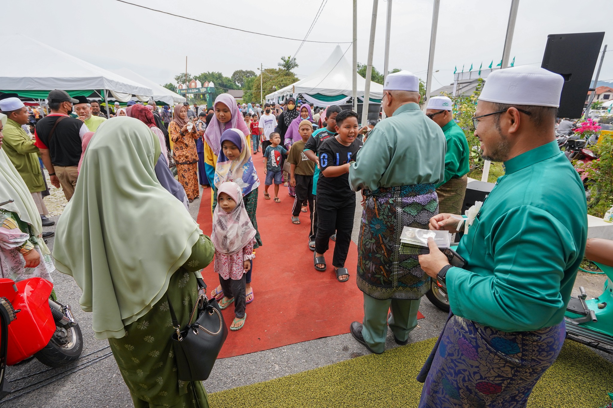 Sambutan Luar Biasa Warnai Majlis Hari Raya DUN Wakaf Mempelam