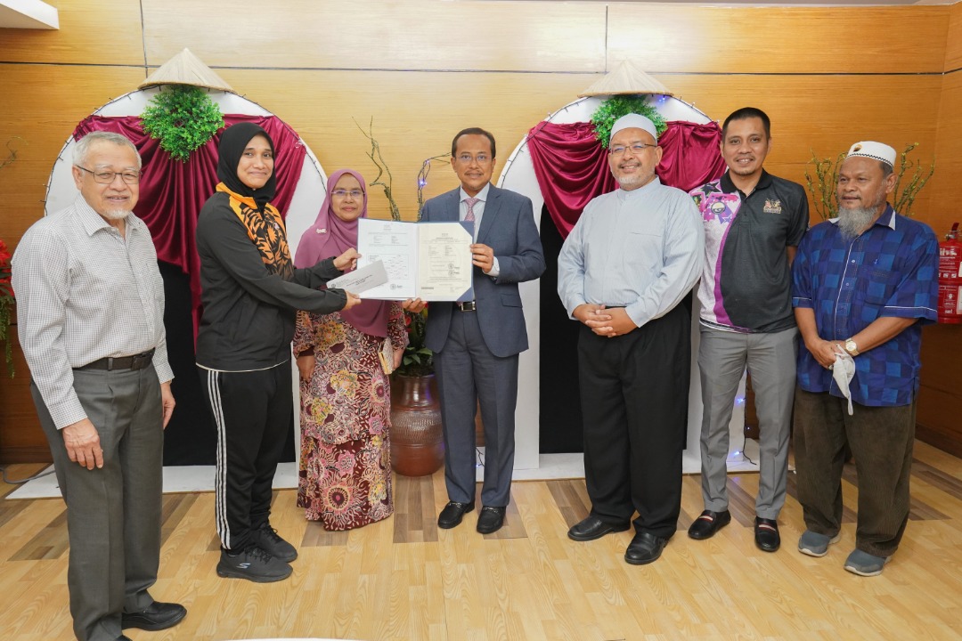 Juara Dunia Silat Terima Lot Tanah Daripada Kerajaan Negeri