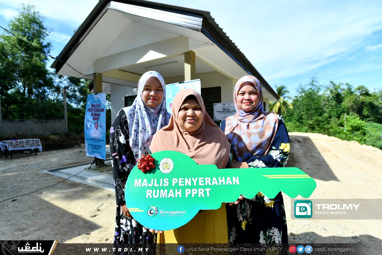 Menteri Besar Tunaikan Hasrat Ibu Tunggal Miliki Kediaman Sendiri