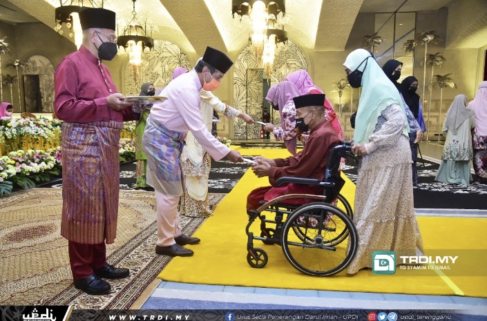 Sultan Terengganu Kurnia Sumbangan Kepada Fakir Miskin