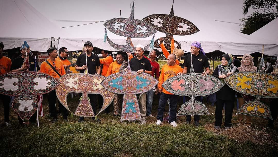 Fiesta Wau Bulan Tegak Tarik 240 Penyertaan