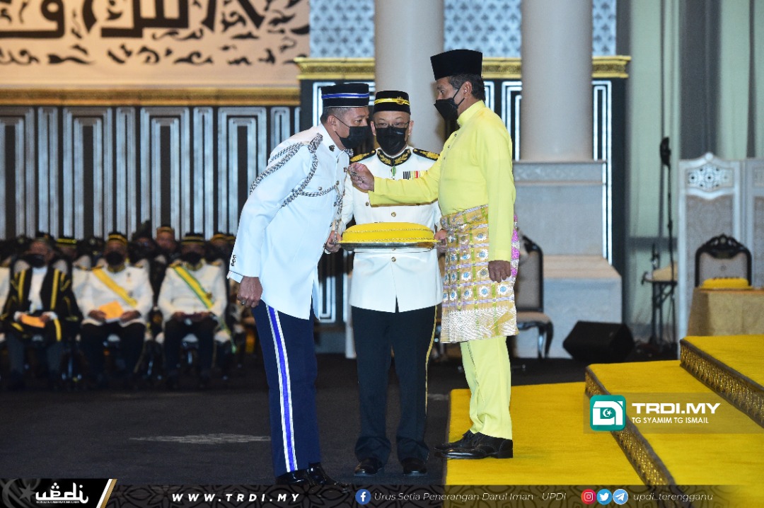 Ketua Polis Marang, Pelumba TSG Terima Pingat Kebesaran
