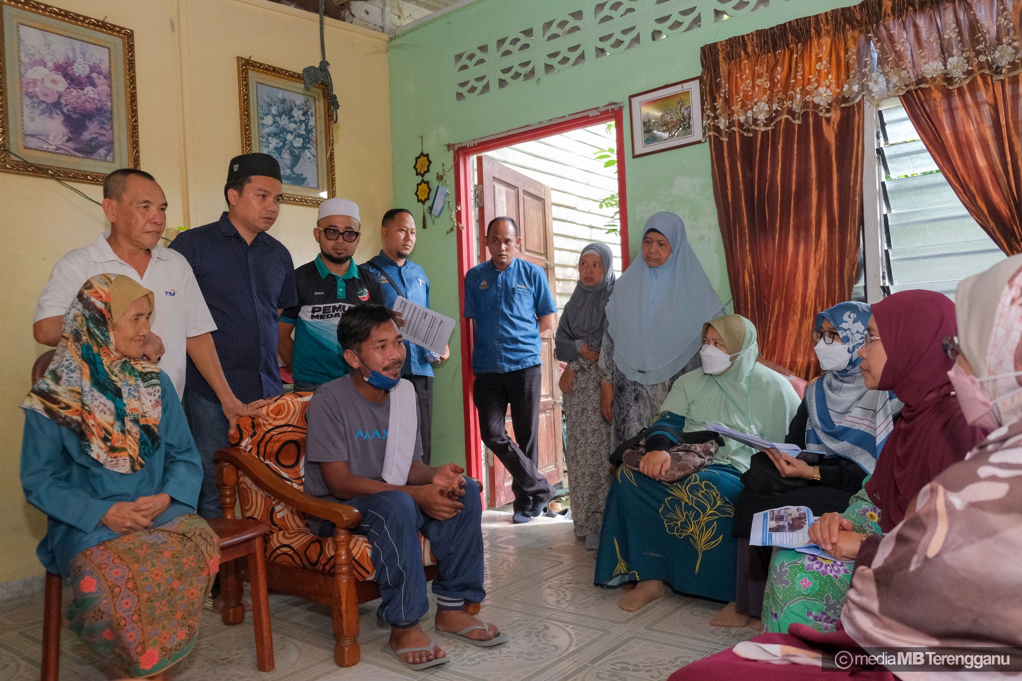 Pemuda Berpenyakit ‘Aneh' Terima Bantuan