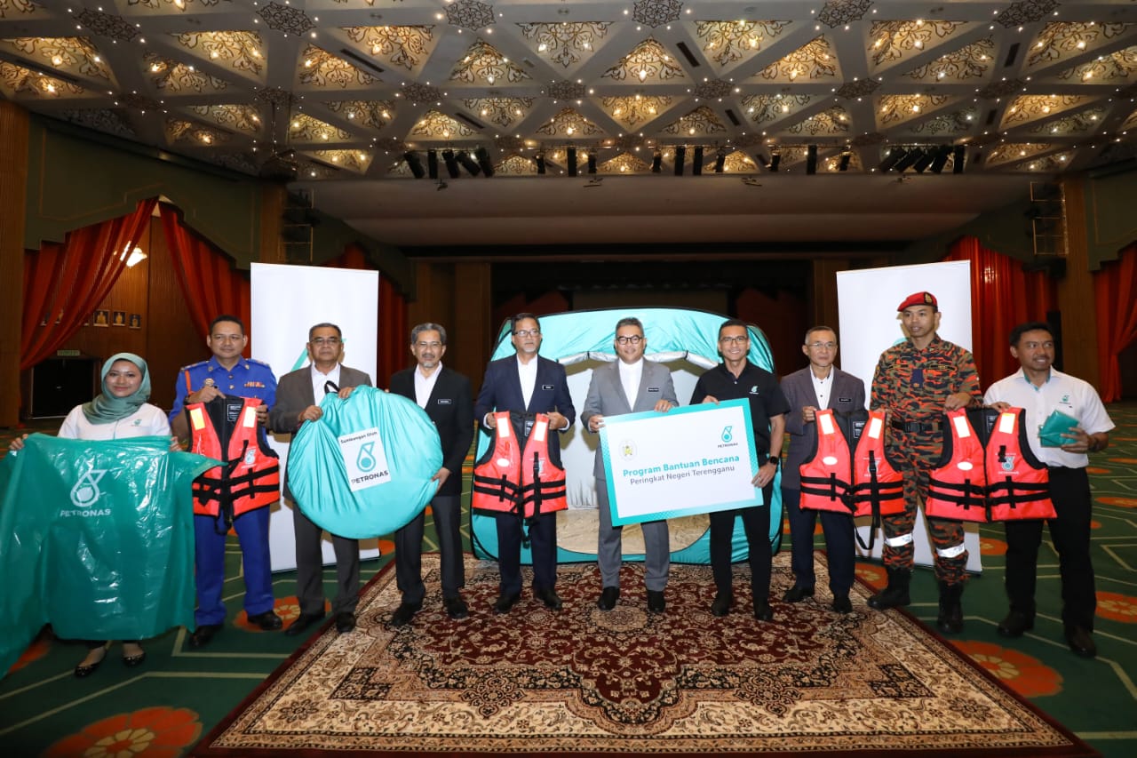 PETRONAS Serah Bantuan Persediaan Banjir