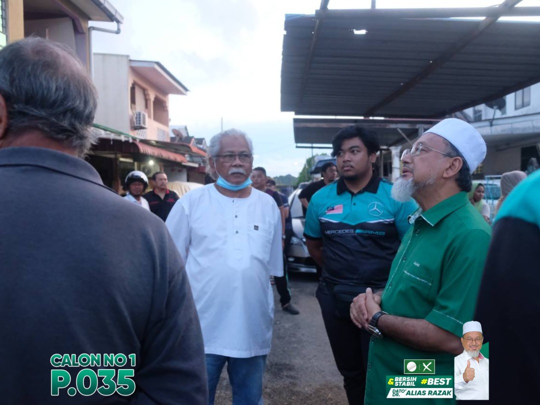 Dr Alias Hulur Bantuan Segera Kepada Mangsa Kebakaran