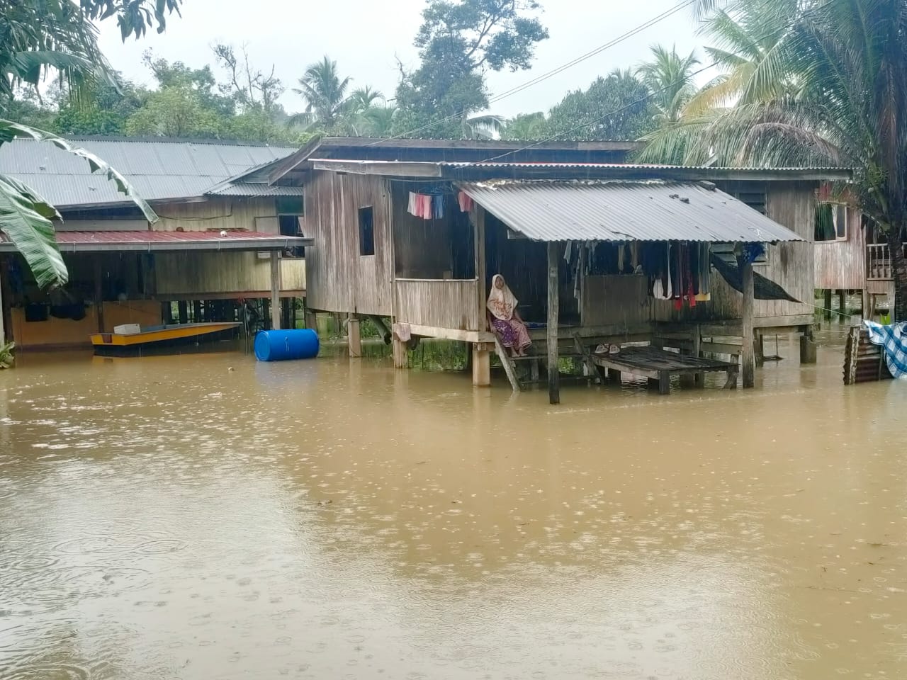 Banjir, Penduduk Bersedia Berpindah Jika Air Makin Naik