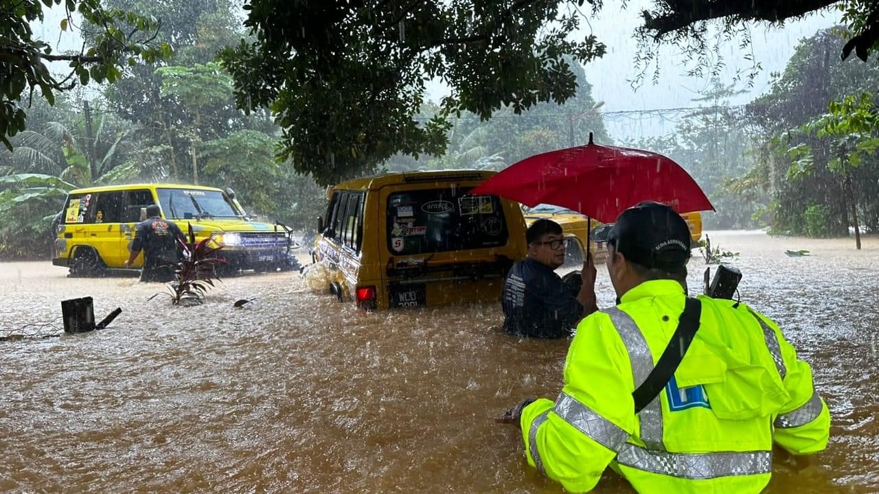 Belantara 4x4 Besut Bantu Pindah Mangsa Banjir