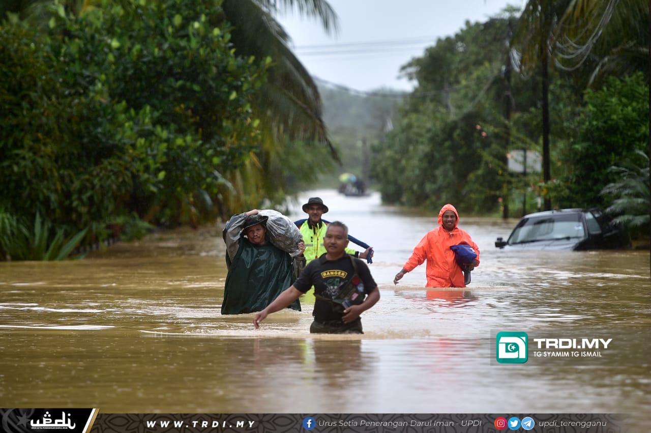 Tiga Pesara Tentera Panjat Pokok, Demi Selamatkan Diri