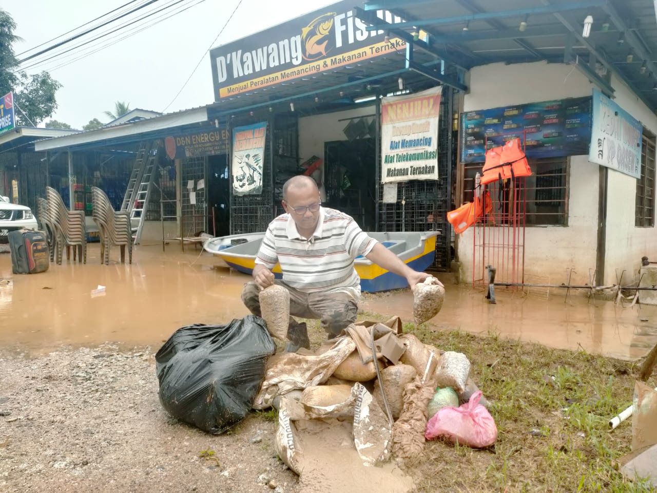 Peniaga Tanggung Kerugian Akibat Banjir