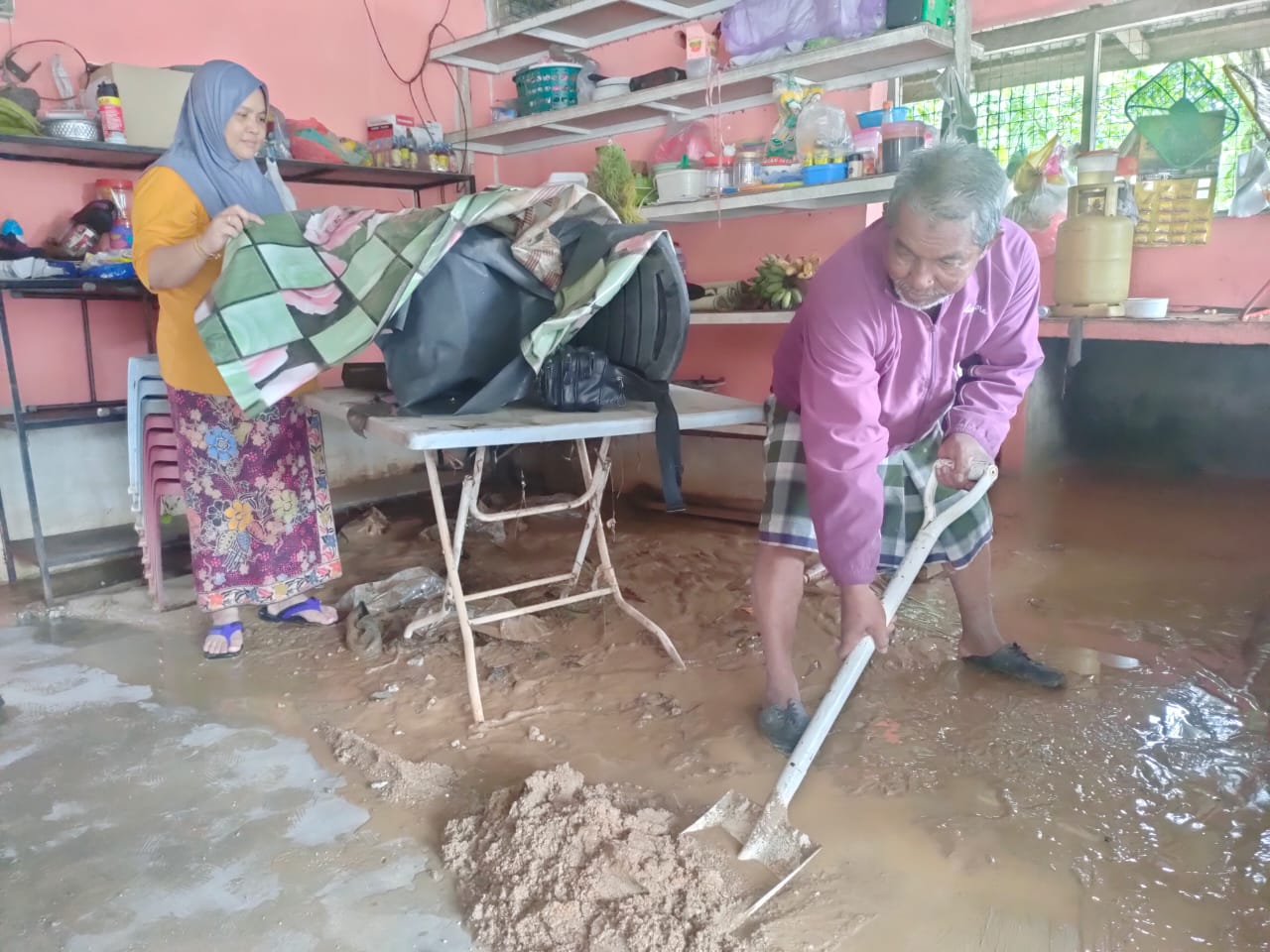 Rugi RM50,000, Kedai Ditenggelami Air