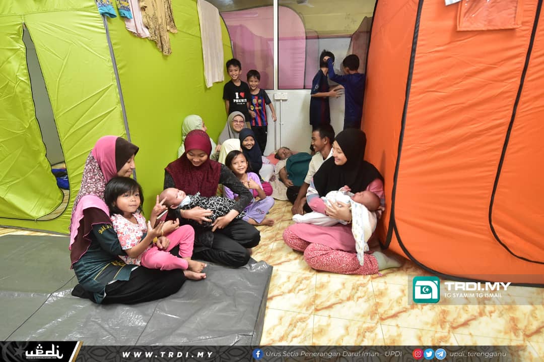 Pertama Kali Berdepan Banjir Guru Cemas Ayah Strok, Dua Bayi Dalam Rumah