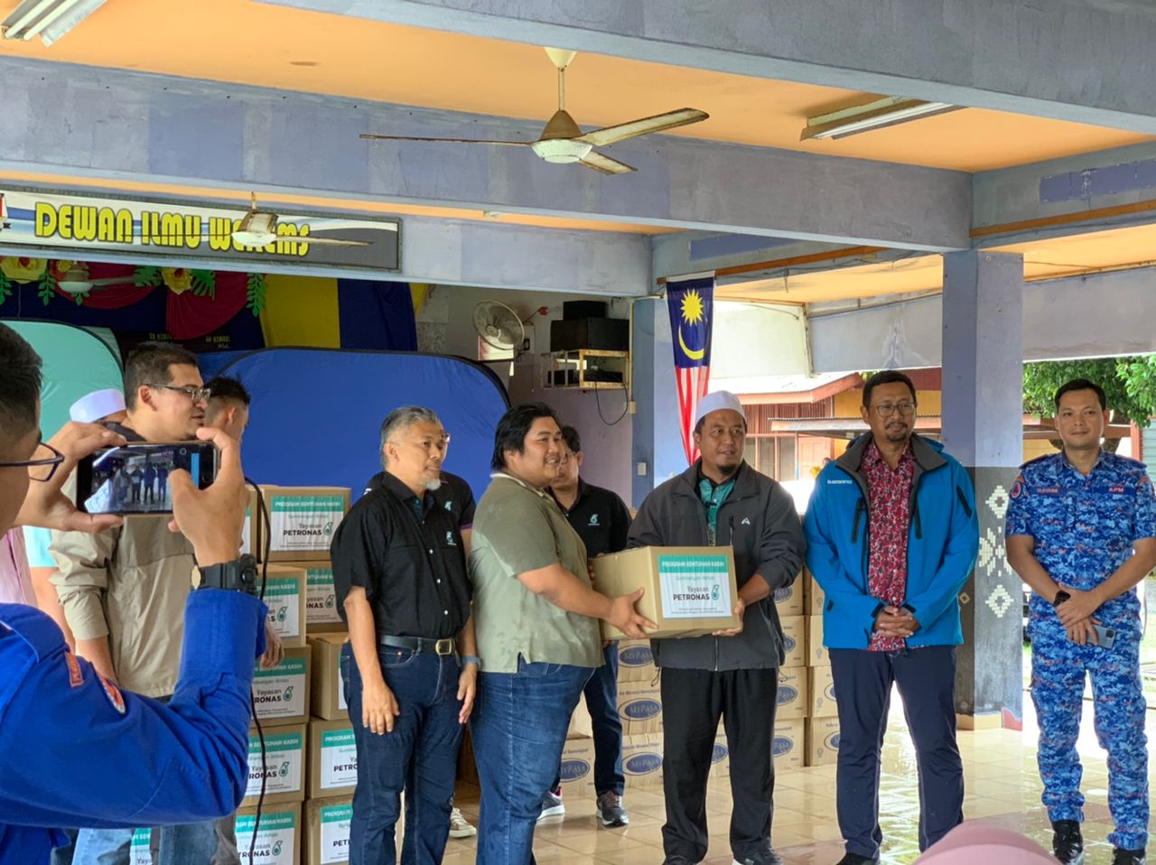Banjir, PETRONAS Bantu 2,700 Keluarga Di Pantai Timur