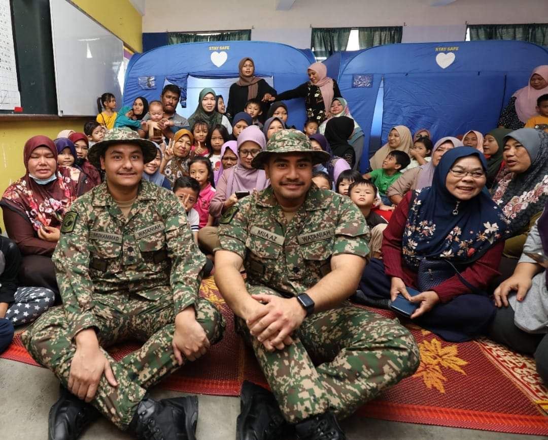 Raja Muda Terengganu Cemar Duli Ziarah Mangsa Banjir