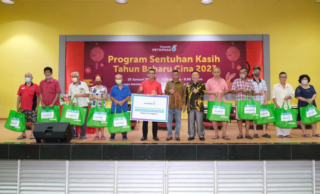 Yayasan PETRONAS Ceriakan 300 Keluarga Di Pantai Timur