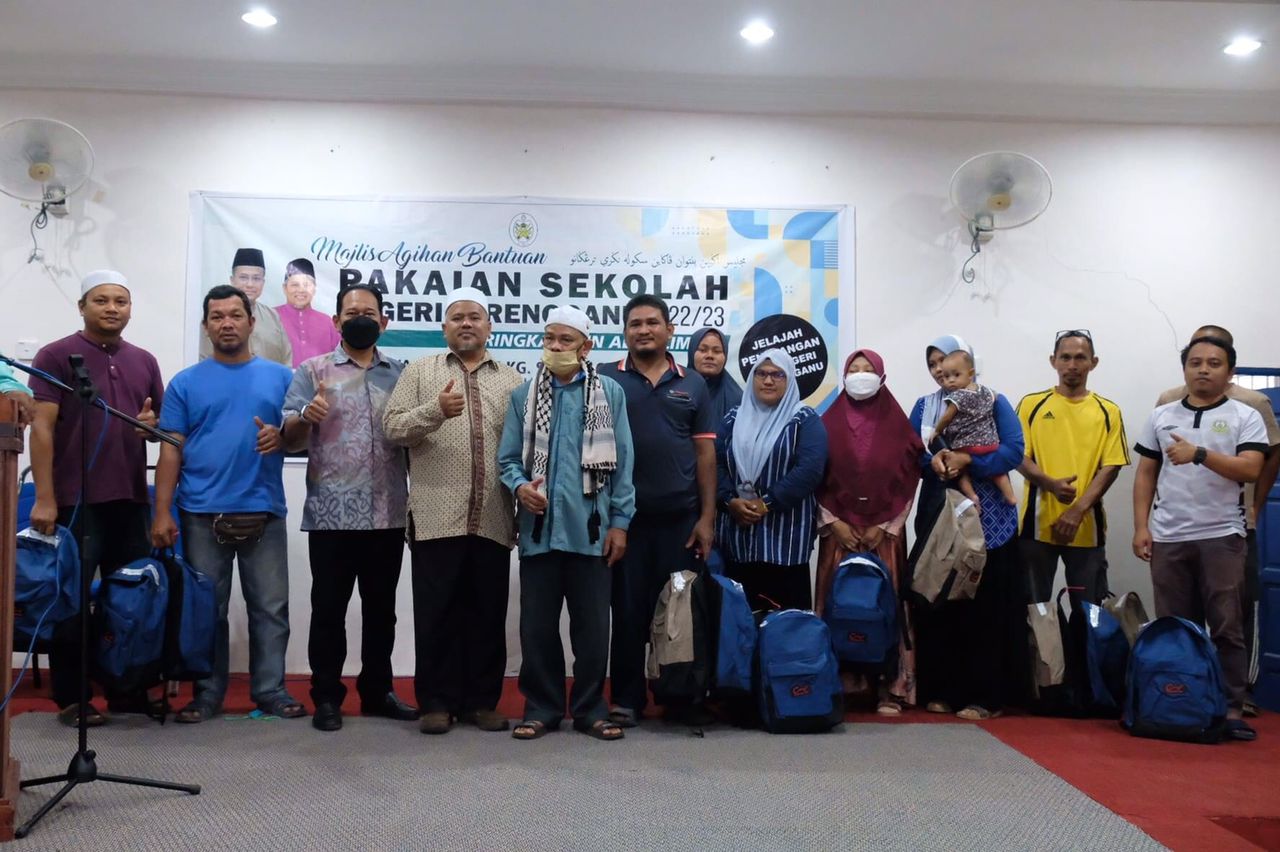 1,690 Pelajar Terima Bantuan Pakaian Sekolah