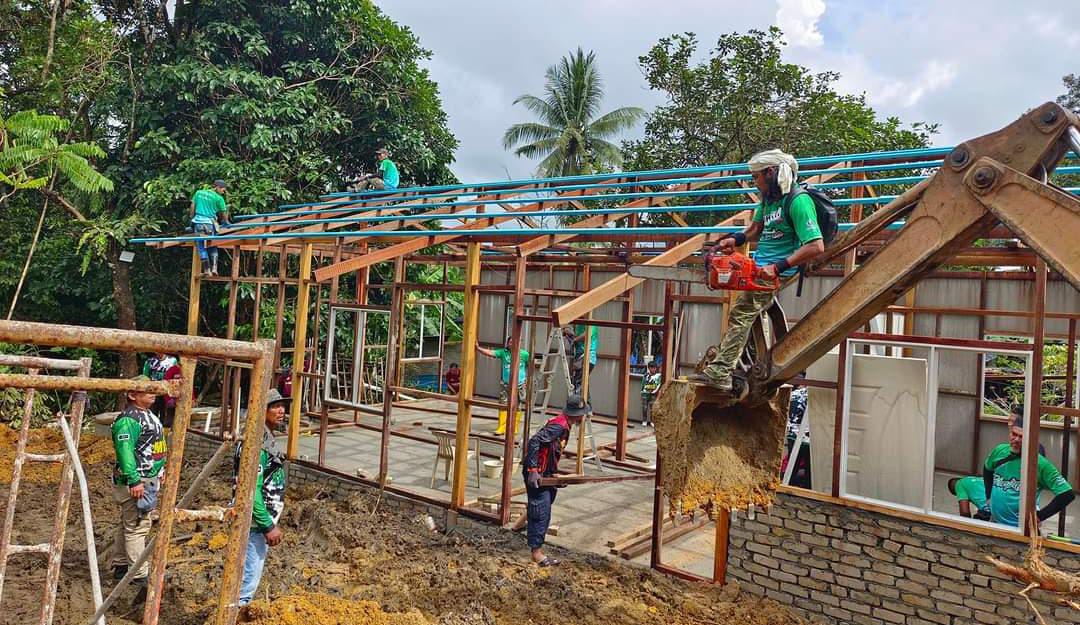 Peserta 'Himpunan Kontroversi' Bina Rumah Rakyat Secara Percuma