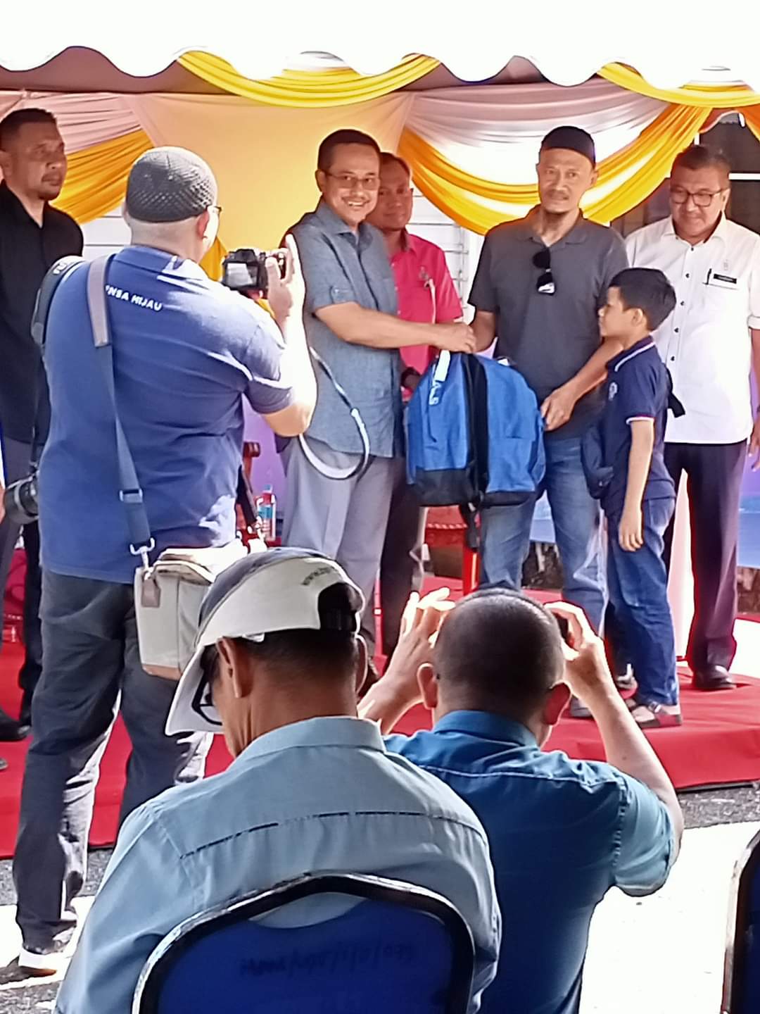 1,950 Terima Bantuan Persekolahan Di DUN Rhu Rendang