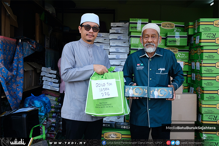 ADUN Batu Buruk Agih 7,000 Kotak Kurma